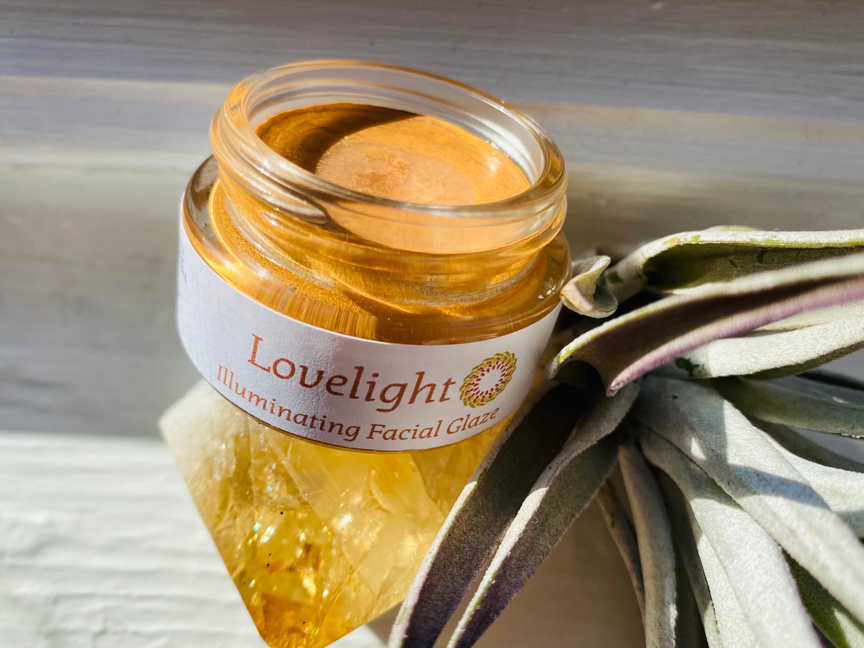 Love light Illuminating Facial Glaze